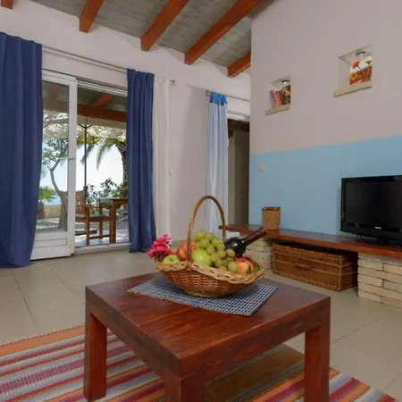 Luxury Beachfront Gracia Grande With Private Pool At The In - Peljesac Villa